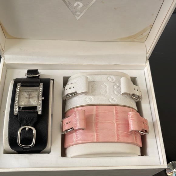 GUESS Watch with 3 different color wristbands Black,Pink and White - Picture 3 of 5